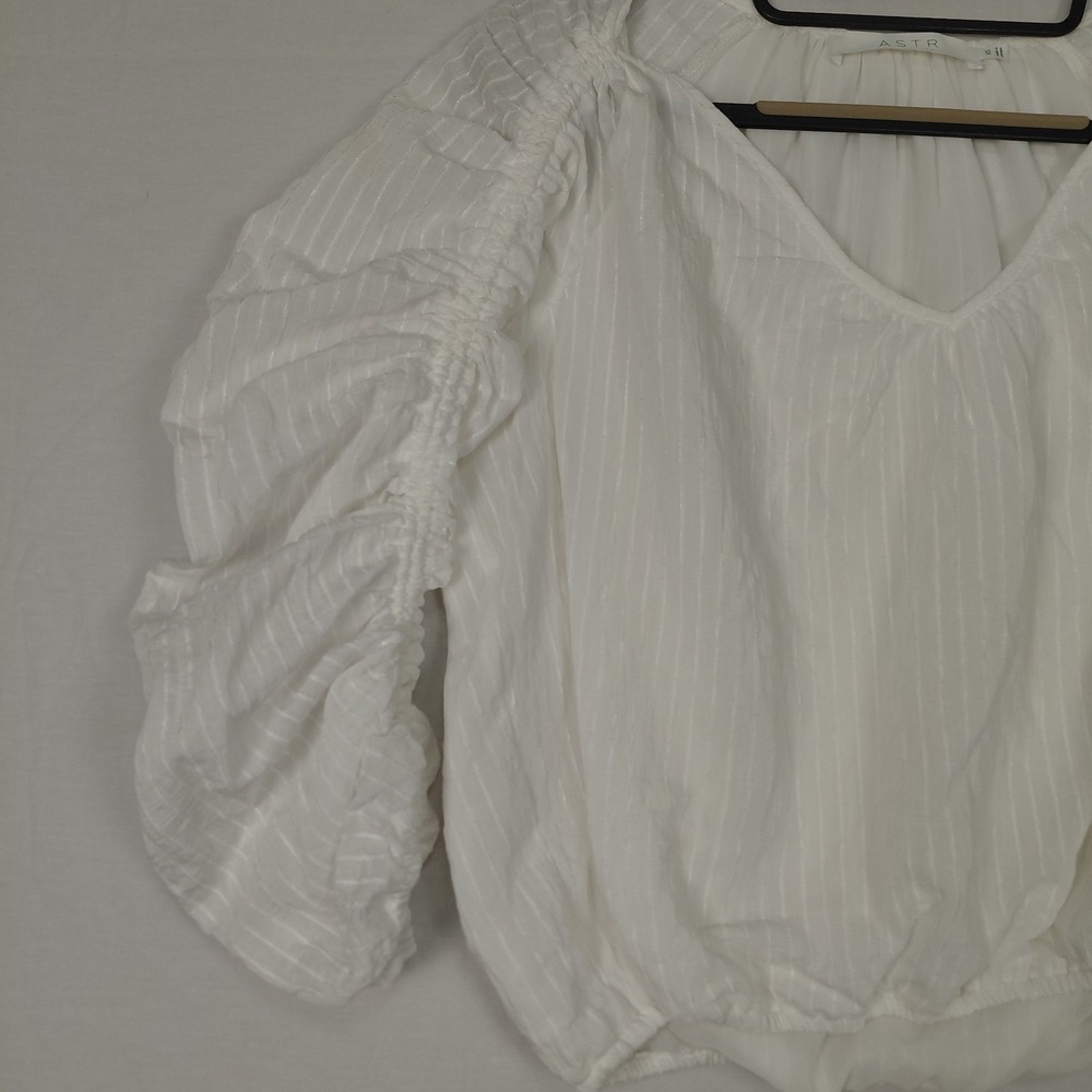 ASTR The Label Sz XS White Blouse Ruched Puff Sleeve Womens Renaissance Cropped - Picture 7 of 11